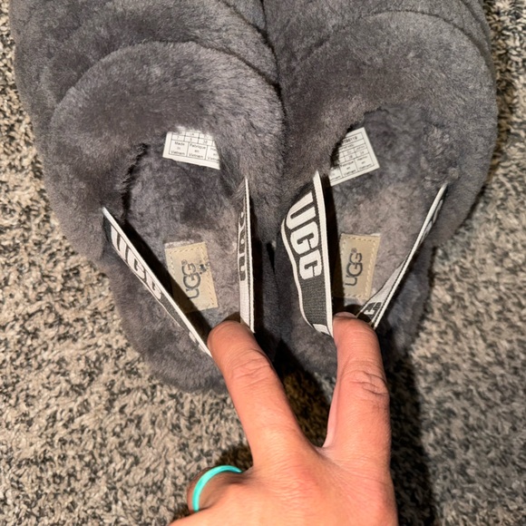Amazing condition Ugg slippers! - Picture 9 of 10